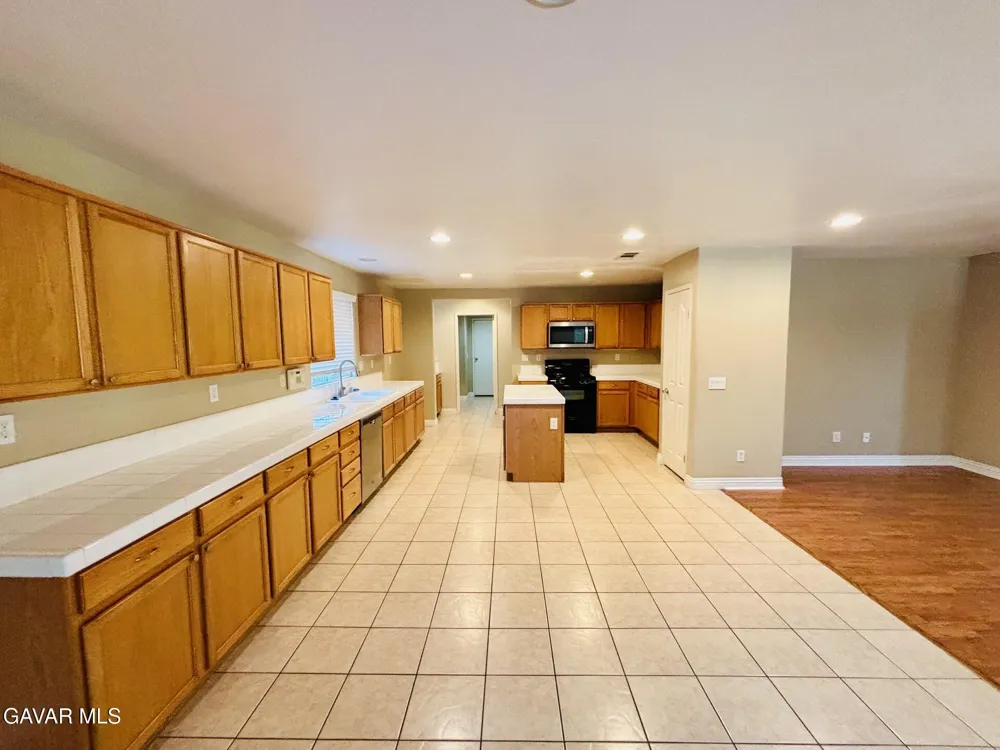 2064 W Avenue K6 Lancaster, CA 93536