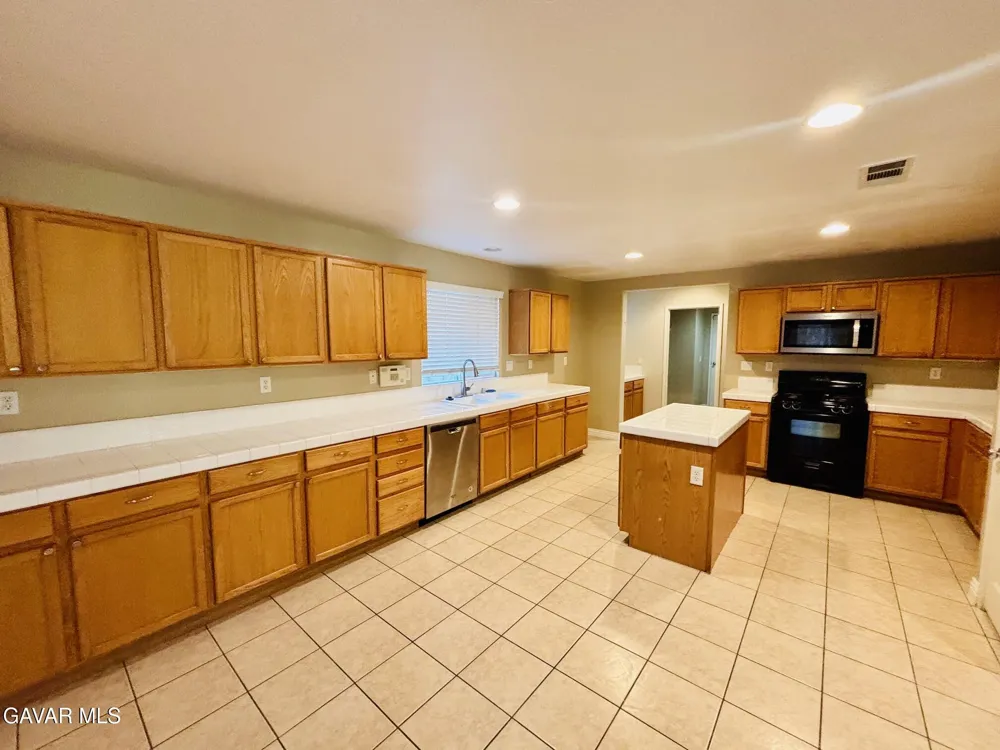 2064 W Avenue K6 Lancaster, CA 93536