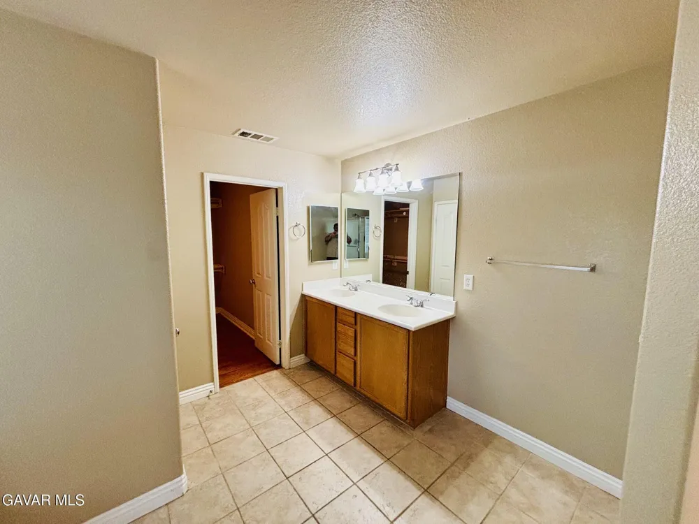 2064 W Avenue K6 Lancaster, CA 93536
