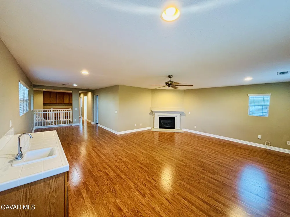 2064 W Avenue K6 Lancaster, CA 93536