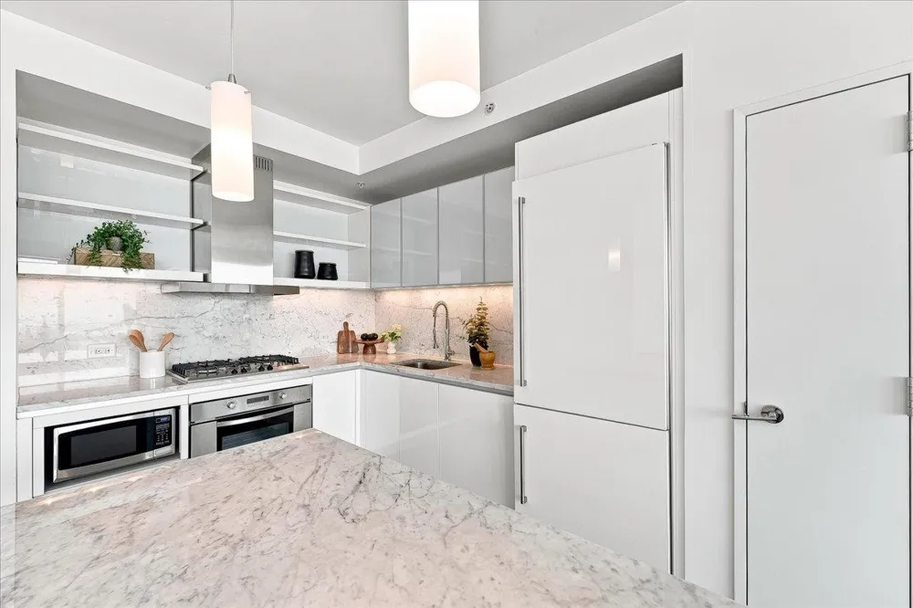 77 HUDSON ST Jersey City, NJ 07302