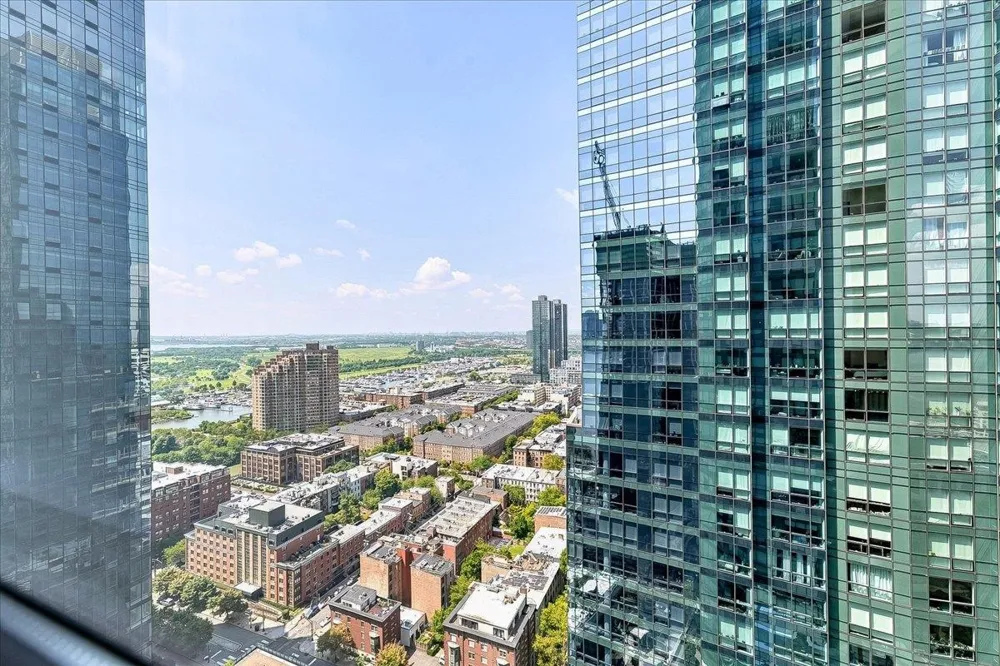 77 HUDSON ST Jersey City, NJ 07302
