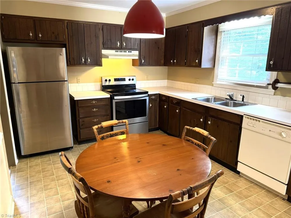 7525 Eppingwood Court Clemmons, NC 27012