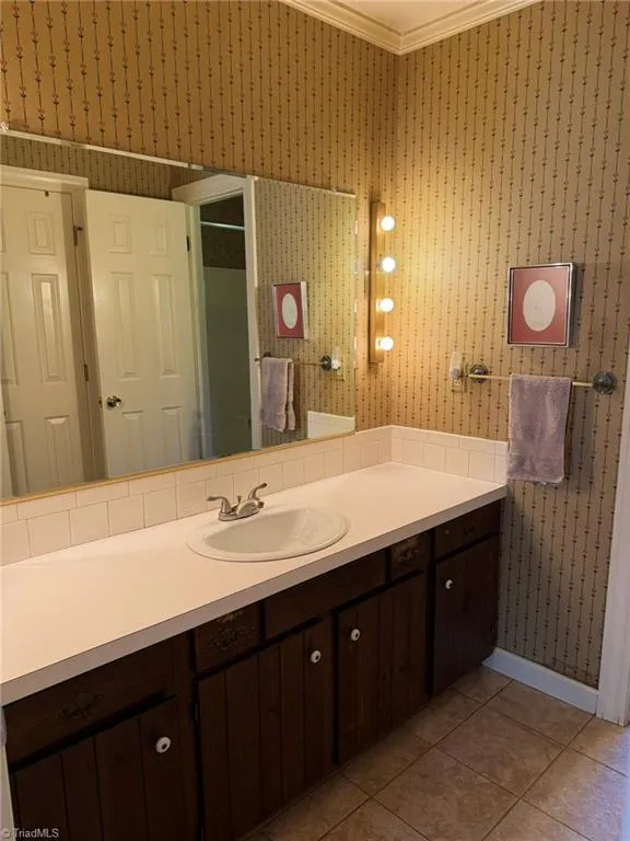 7525 Eppingwood Court Clemmons, NC 27012