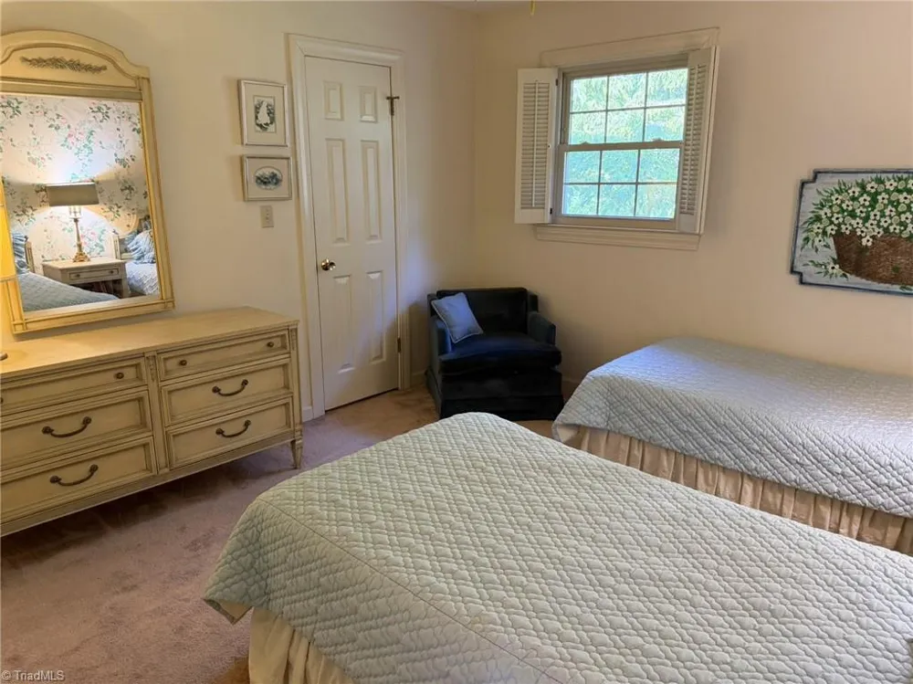 7525 Eppingwood Court Clemmons, NC 27012
