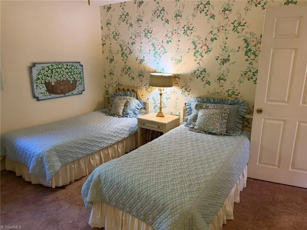 7525 Eppingwood Court Clemmons, NC 27012
