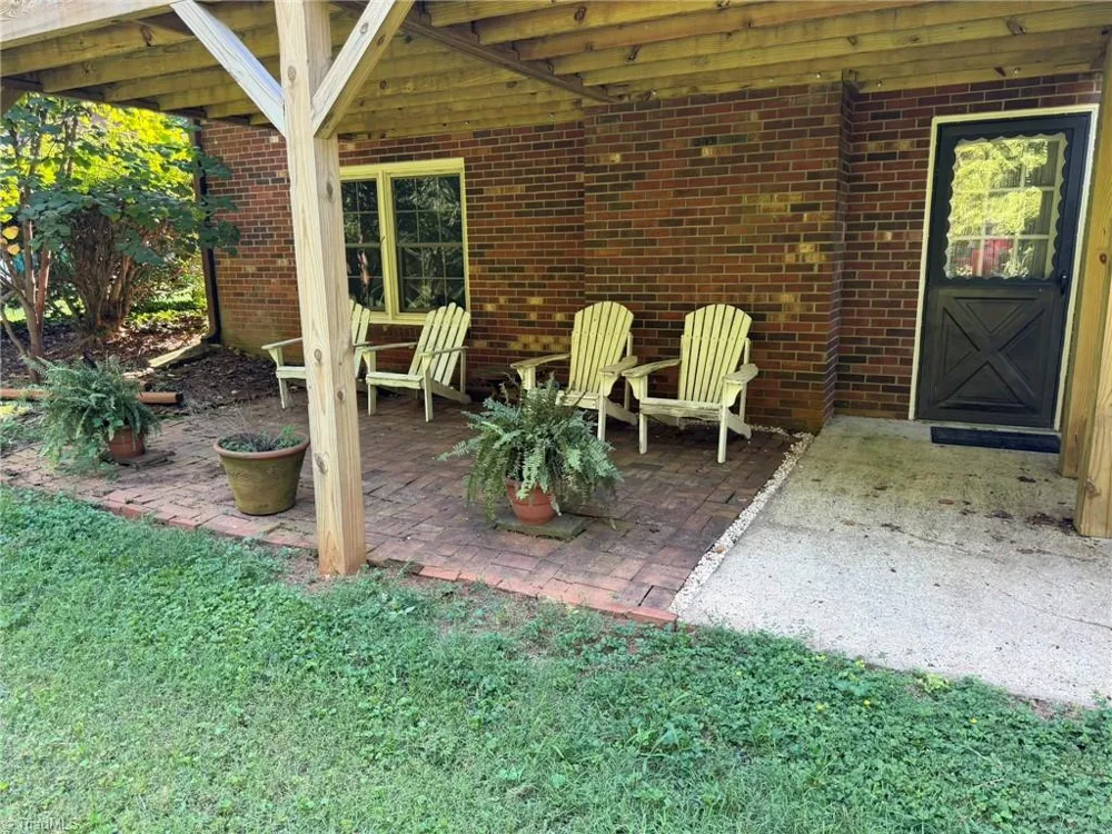 7525 Eppingwood Court Clemmons, NC 27012