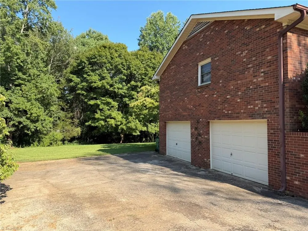 7525 Eppingwood Court Clemmons, NC 27012