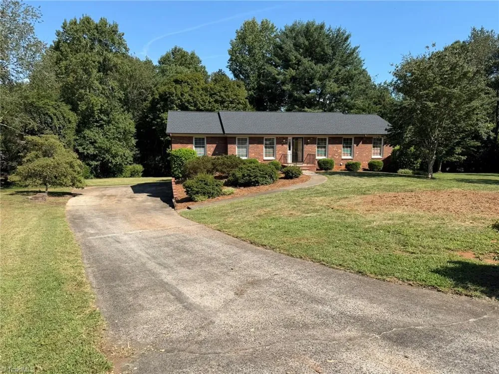 7525 Eppingwood Court Clemmons, NC 27012