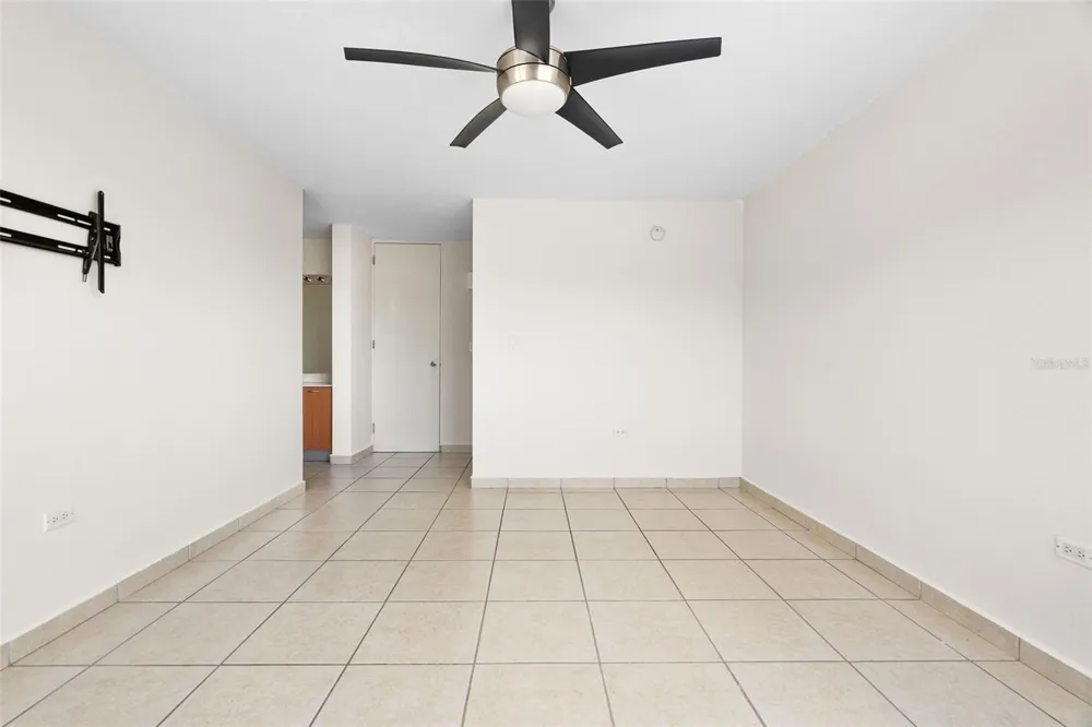 400 Grand Boulevard COND. ARMONIA #301 Caguas, PR 00725