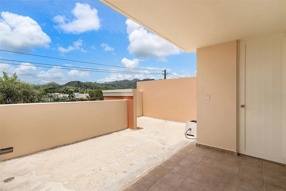 400 Grand Boulevard COND. ARMONIA #301 Caguas, PR 00725