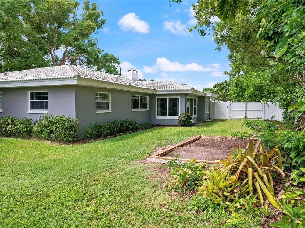 2100 MCKINLEY STREET Clearwater, FL 33765