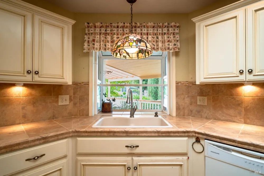 8 Cabana Court Ukiah, CA 95482
