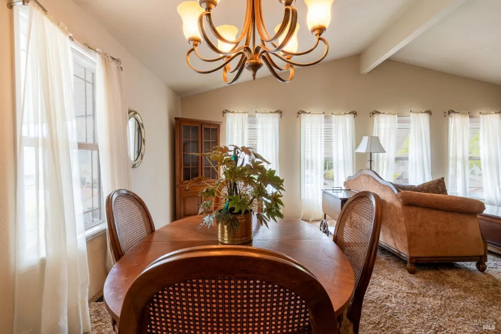 8 Cabana Court Ukiah, CA 95482