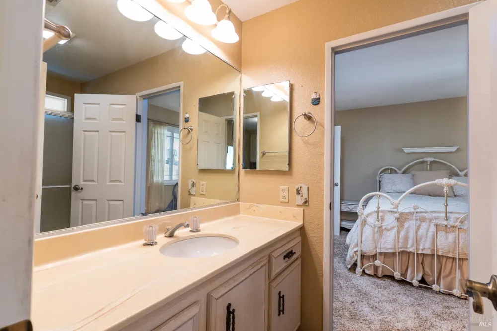8 Cabana Court Ukiah, CA 95482