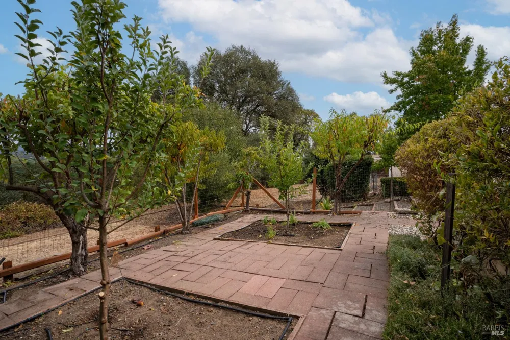 8 Cabana Court Ukiah, CA 95482