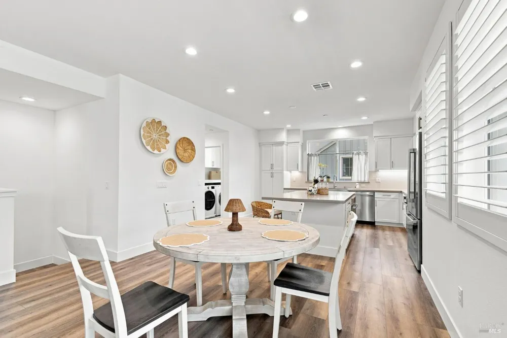 659 Semillon Lane Santa Rosa, CA 95403