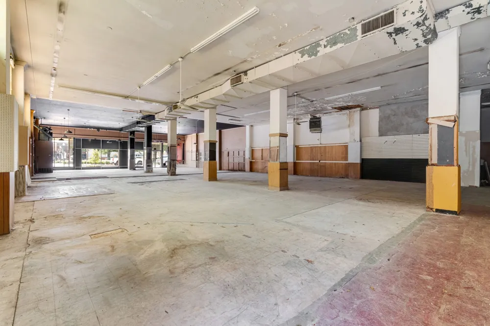 4 PLAZA Paris, TX 75460