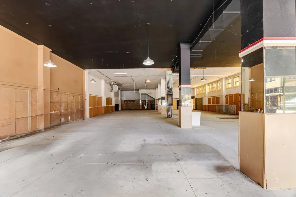 4 PLAZA Paris, TX 75460