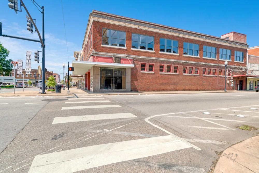 4 PLAZA Paris, TX 75460
