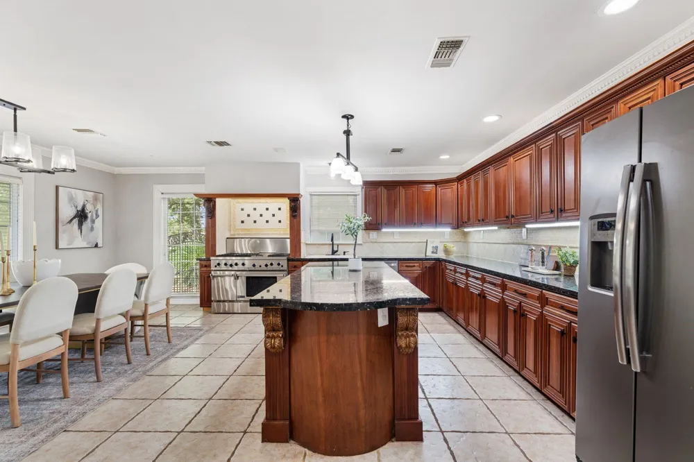 718 Garden Oaks Boulevard Houston, TX 77018