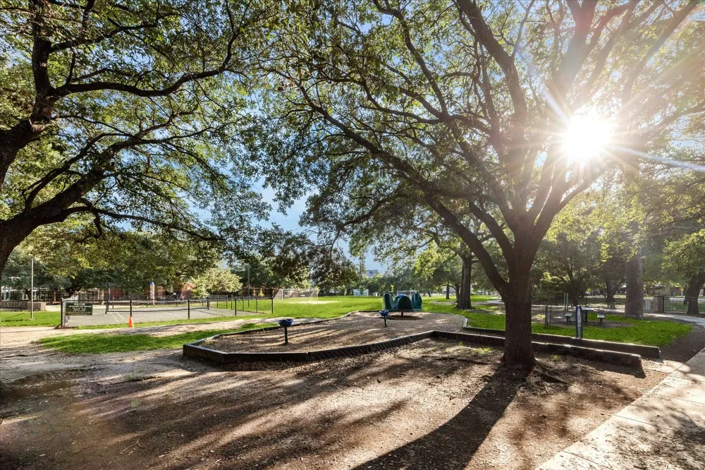 718 Garden Oaks Boulevard Houston, TX 77018