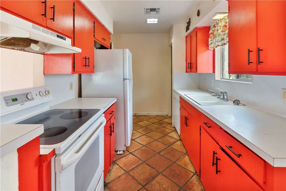 213 Blanco Drive Portland, TX 78374