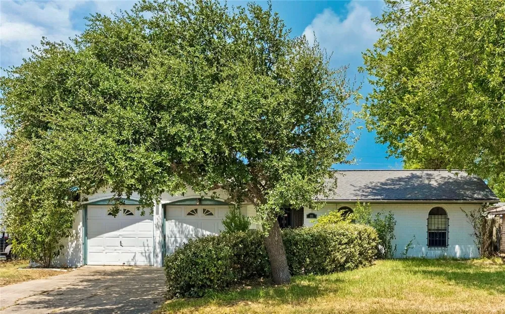 213 Blanco Drive Portland, TX 78374