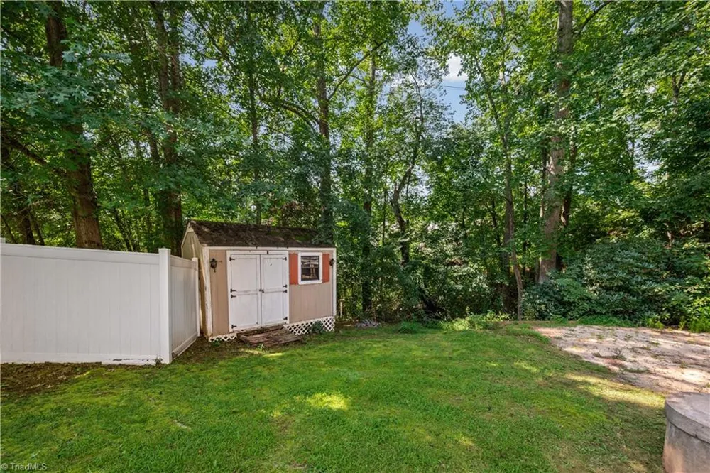 7508 meadowgreen Court Tobaccoville, NC 27050