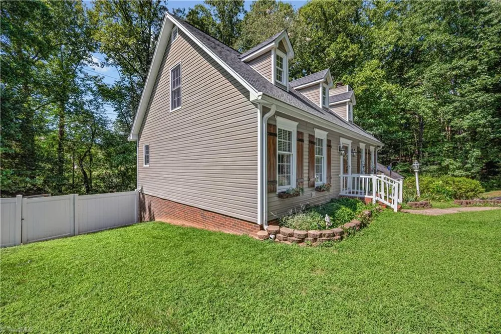 7508 meadowgreen Court Tobaccoville, NC 27050