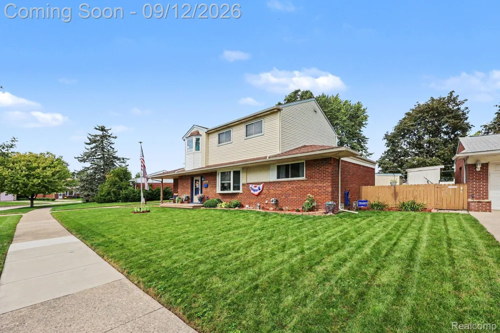 18237 Davidson Fraser City, MI 48026