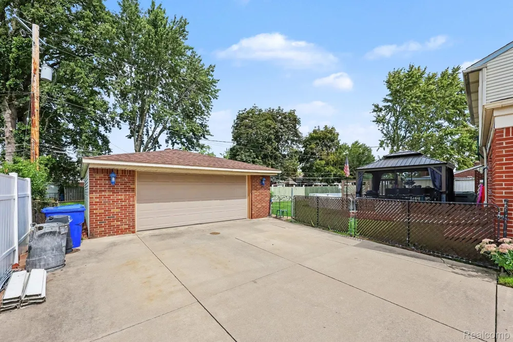 18237 Davidson Fraser City, MI 48026