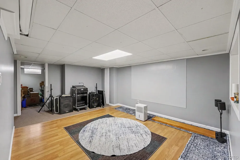 18237 Davidson Fraser City, MI 48026