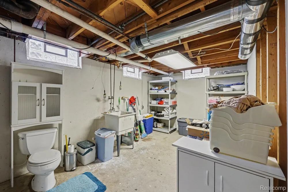 18237 Davidson Fraser City, MI 48026