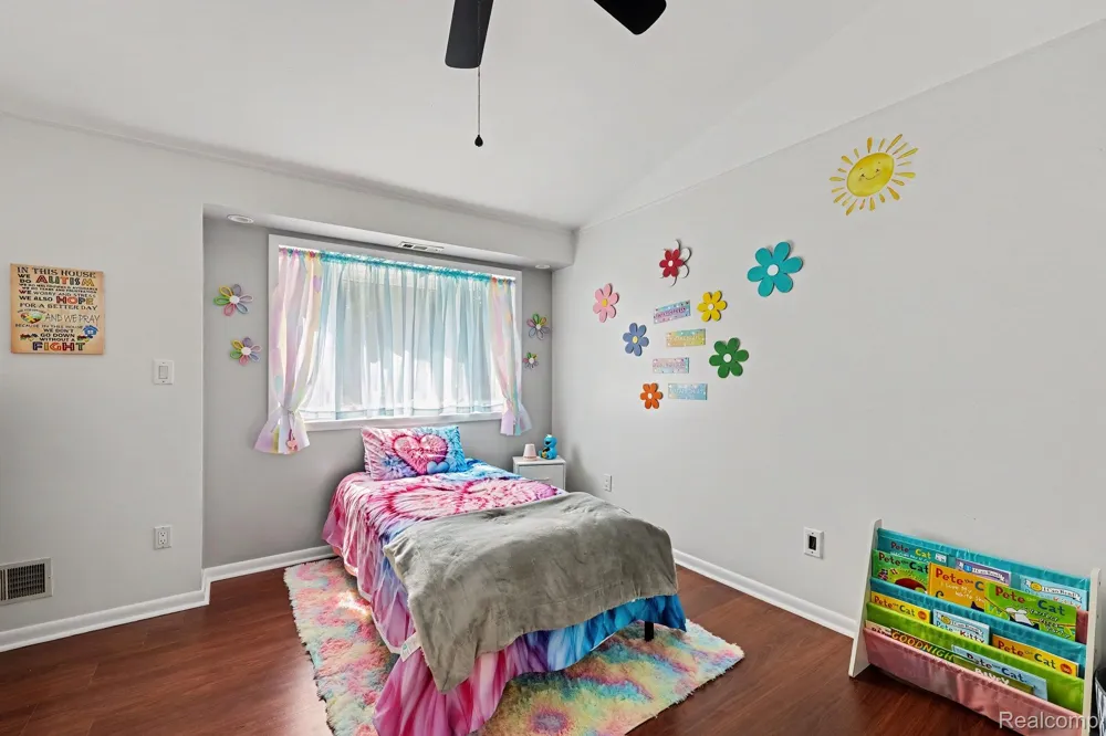 18237 Davidson Fraser City, MI 48026