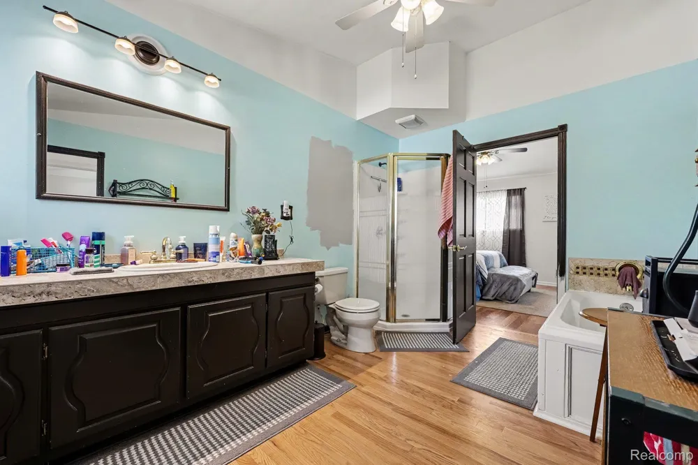18237 Davidson Fraser City, MI 48026