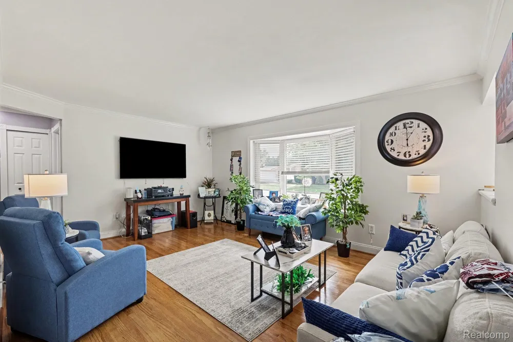 18237 Davidson Fraser City, MI 48026