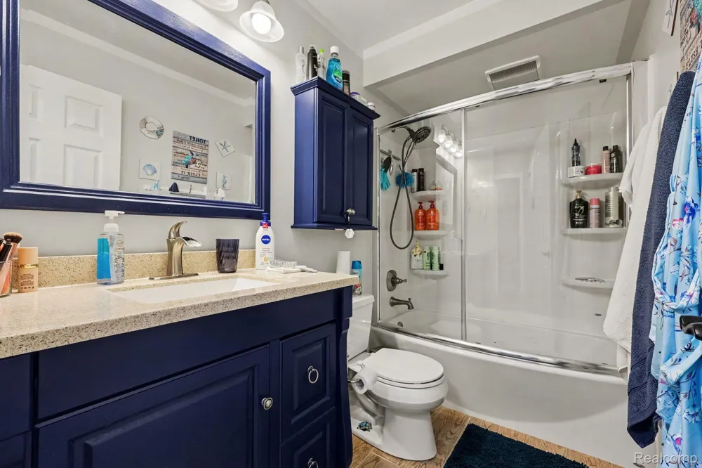 18237 Davidson Fraser City, MI 48026