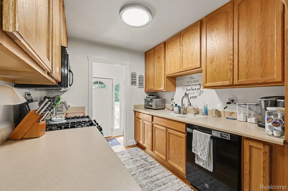 18237 Davidson Fraser City, MI 48026