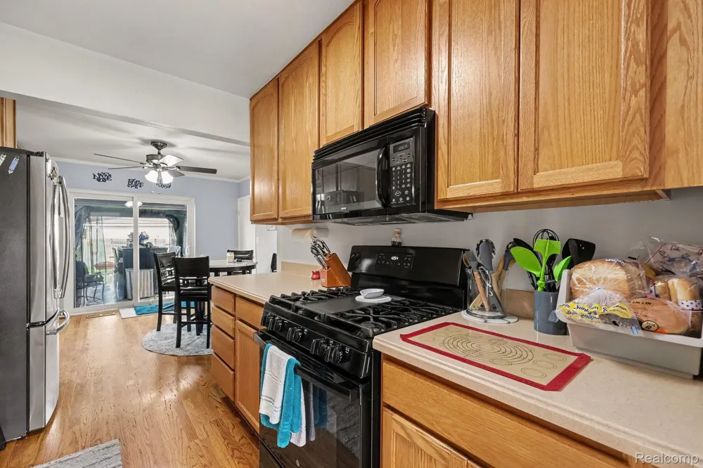 18237 Davidson Fraser City, MI 48026