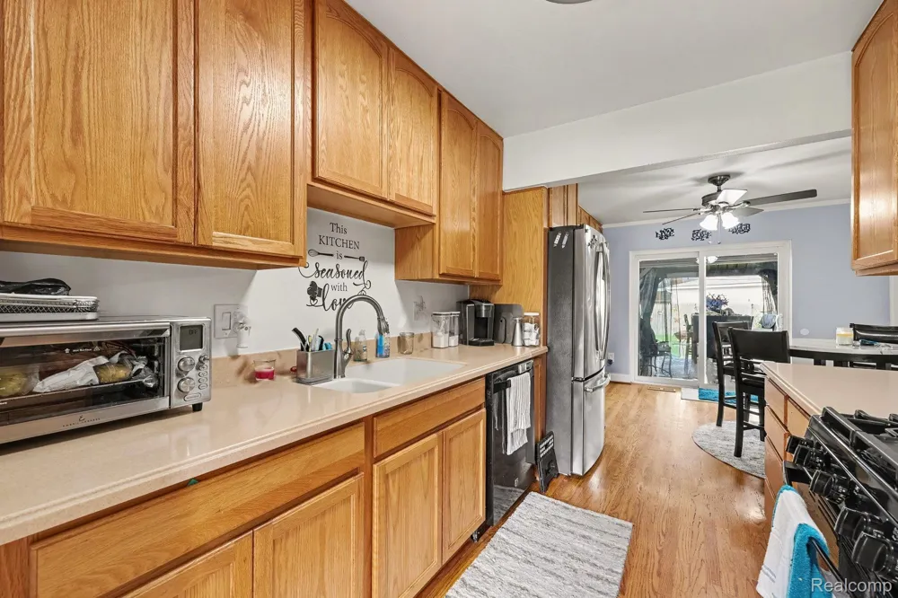 18237 Davidson Fraser City, MI 48026