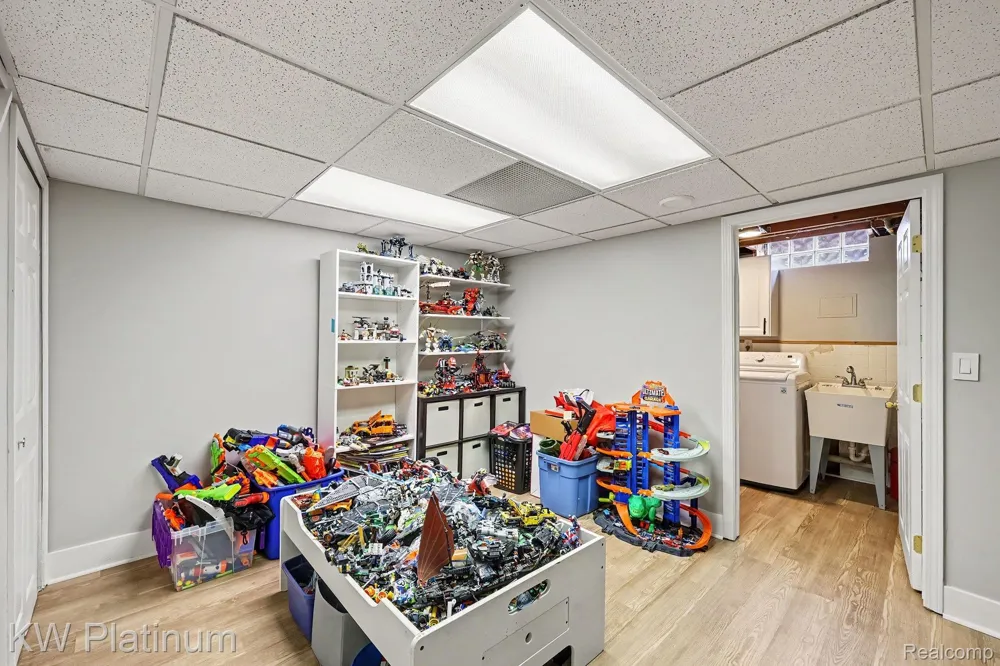 15010 Alma Drive Sterling Heights City, MI 48313