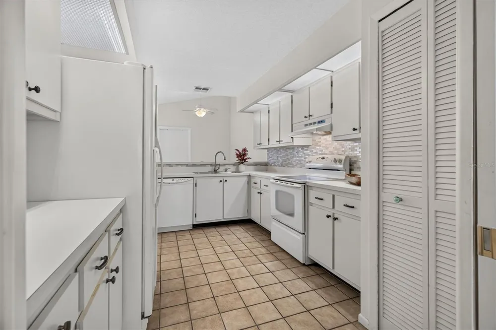 611 CHESTNUT OAK CIRCLE #113 Altamonte Springs, FL 32701