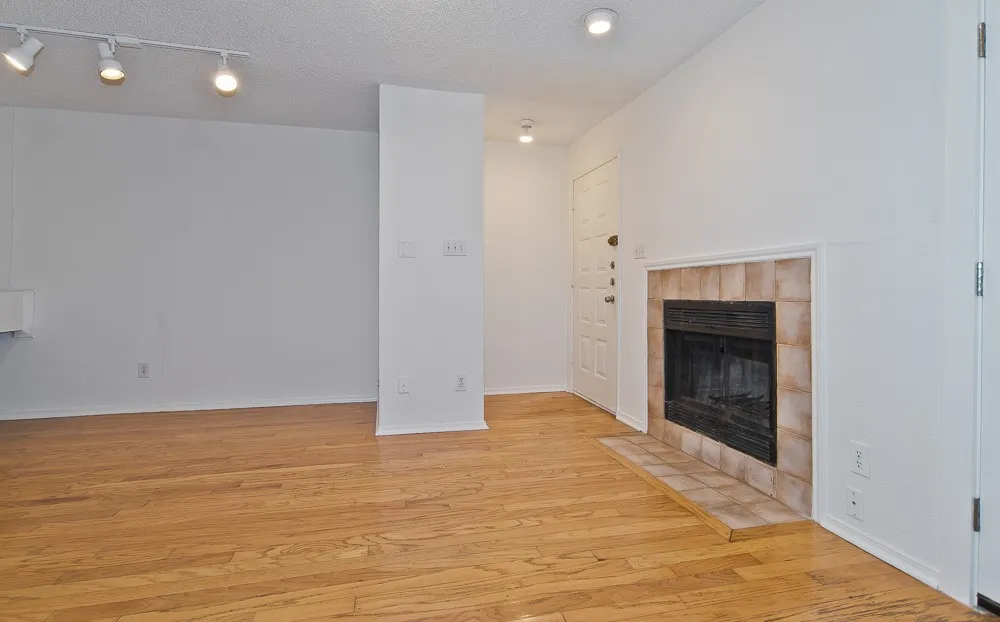 5757 E University Boulevard #27Y Dallas, TX 75206