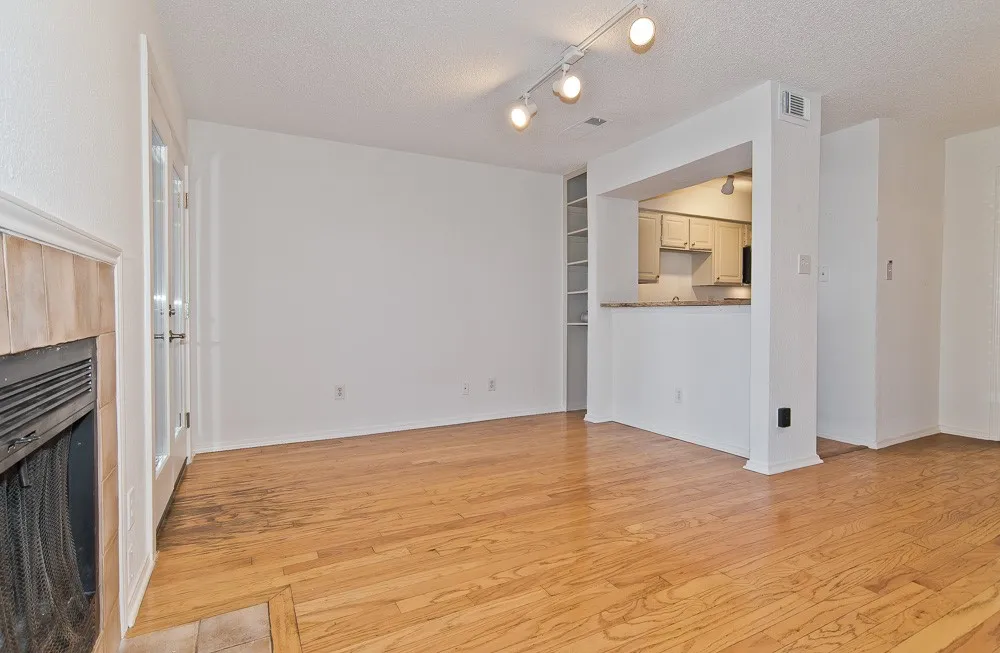 5757 E University Boulevard #27Y Dallas, TX 75206