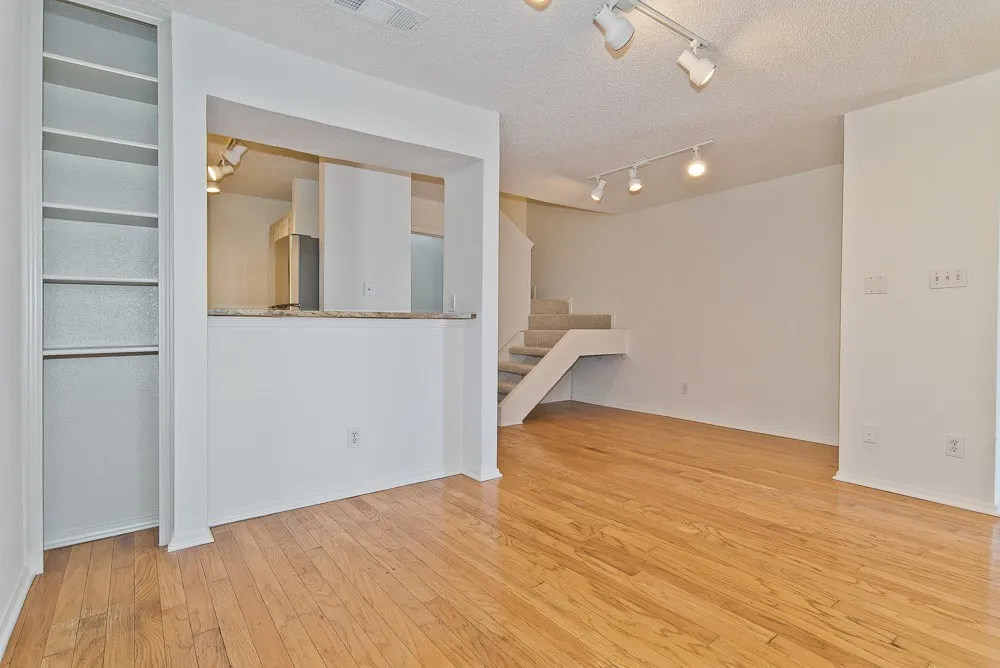 5757 E University Boulevard #27Y Dallas, TX 75206