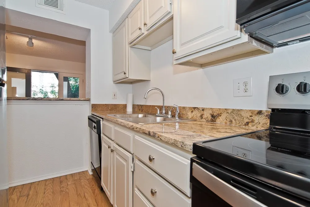 5757 E University Boulevard #27Y Dallas, TX 75206