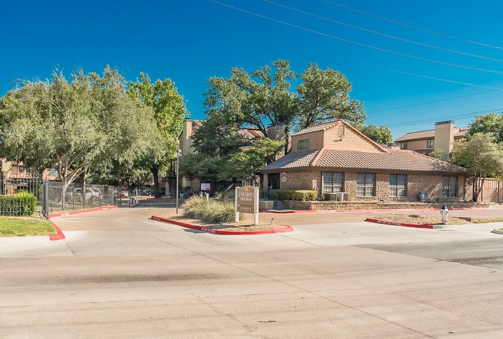 5757 E University Boulevard #27Y Dallas, TX 75206