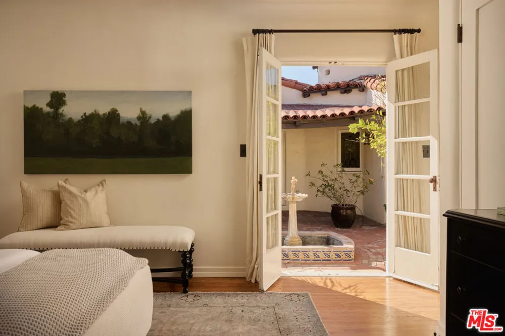 802 S Genesee Avenue Los Angeles, CA 90036