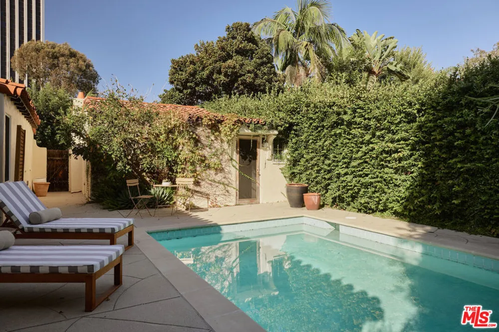 802 S Genesee Avenue Los Angeles, CA 90036